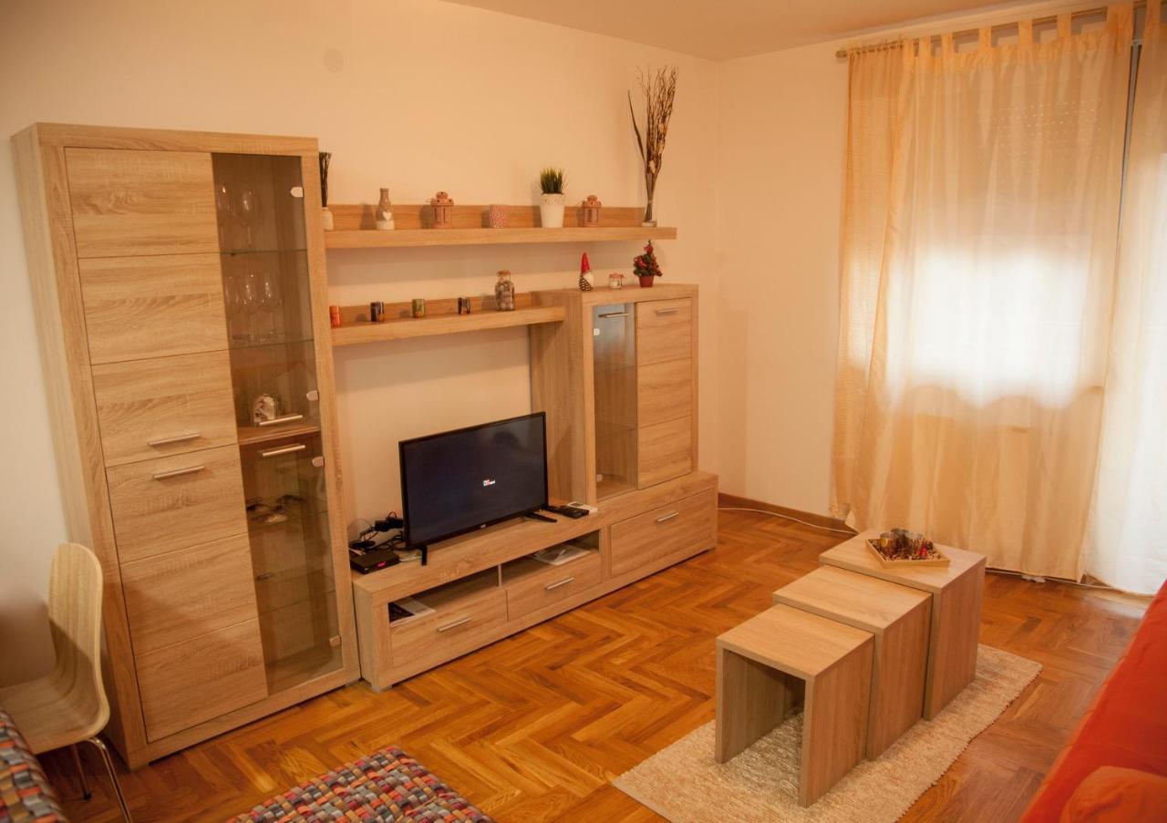 Apartment Vas Raj Újvidék Kültér fotó