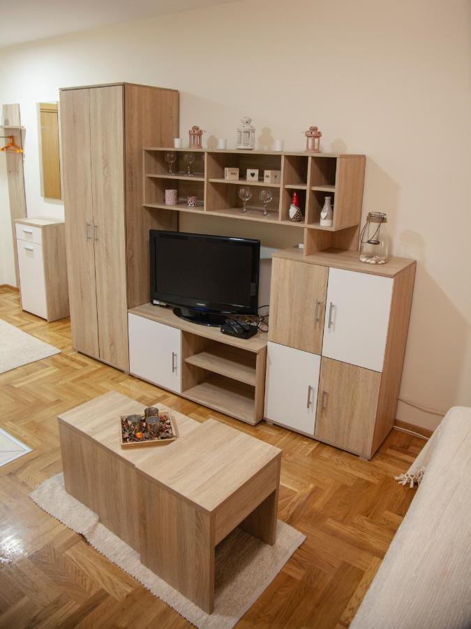 Apartment Vas Raj Újvidék Kültér fotó